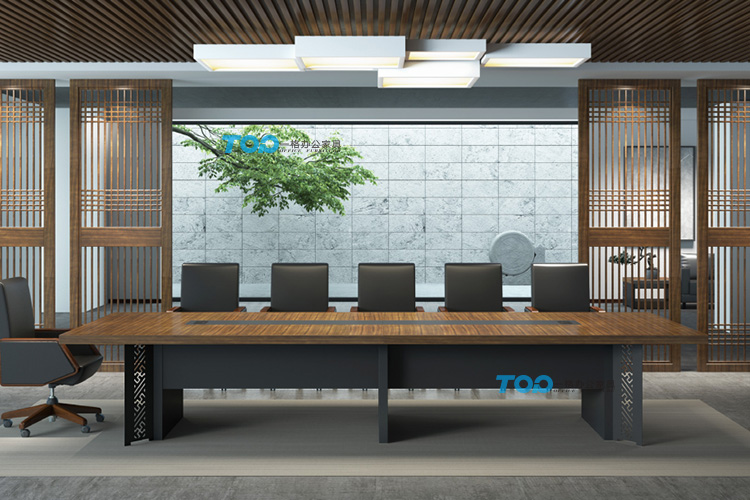 穩(wěn)重厚實(shí)會議桌體現(xiàn)出辦公室無限空間，滿足了能為會議激情充分提升了辦公效率