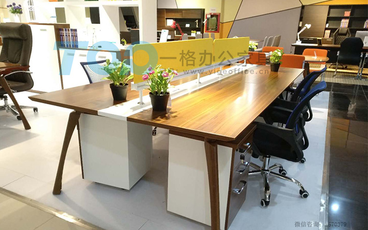 可移動的屏風(fēng)卡位板.JPG 可移動的屏風(fēng)卡位板.JPG