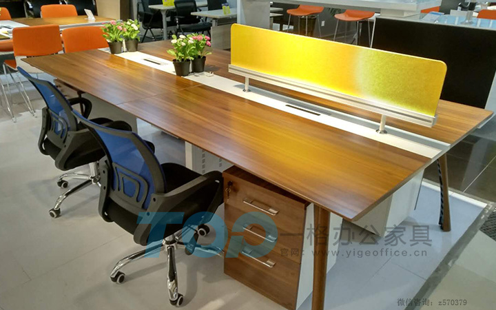 辦公屏風(fēng)卡板取走可以當(dāng)成<a href='/hyzxl.htm' class='keys' title='點(diǎn)擊查看關(guān)于會議桌的相關(guān)信息' target='_blank'>會議桌</a>.JPG 辦公屏風(fēng)卡板取走可以當(dāng)成會議桌.JPG