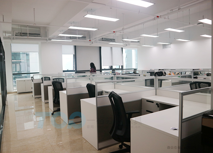 辦公屏風(fēng)桌.jpg 辦公屏風(fēng)桌.jpg