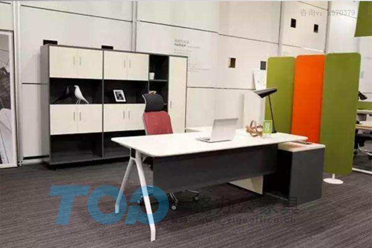 經(jīng)理辦公桌.jpg 經(jīng)理辦公桌.jpg