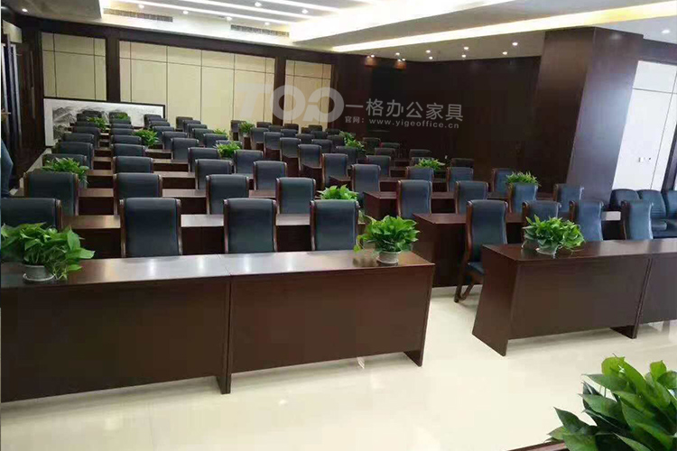 條形桌.jpg 條形桌.jpg