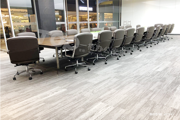 能容納22個(gè)人左右的會(huì)議桌.jpg 能容納22個(gè)人左右的會(huì)議桌.jpg