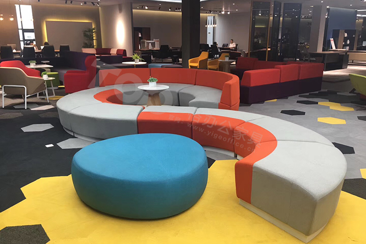 異性沙發(fā).jpg 異性沙發(fā).jpg