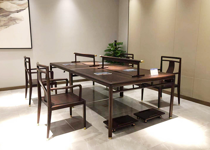 職員辦公桌.jpg 職員辦公桌.jpg