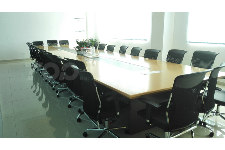 大型會(huì)議室桌.jpg 大型會(huì)議室桌.jpg