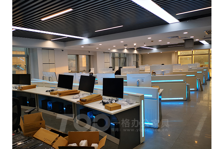 操作室辦公臺背面加燈光.jpg 操作室辦公臺背面加燈光.jpg