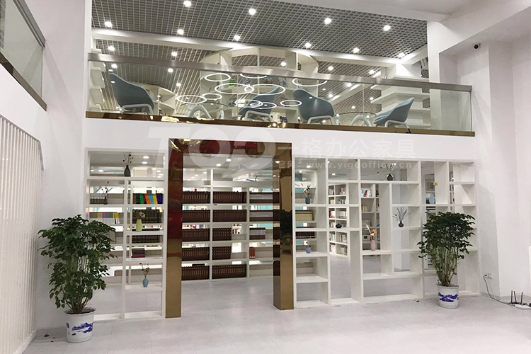 福永學(xué)校圖書(shū)館.jpg 福永學(xué)校圖書(shū)館.jpg