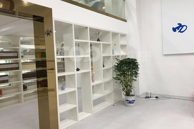 隔斷.jpg 隔斷.jpg