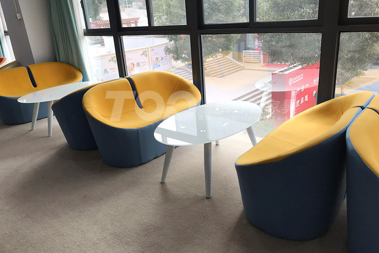 異形休閑桌椅.jpg 異形休閑桌椅.jpg