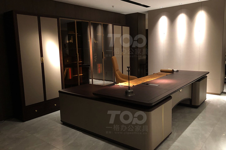 觀然班臺文件柜,文件柜內(nèi)帶有感應(yīng)燈.jpg 觀然班臺文件柜,文件柜內(nèi)帶有感應(yīng)燈.jpg