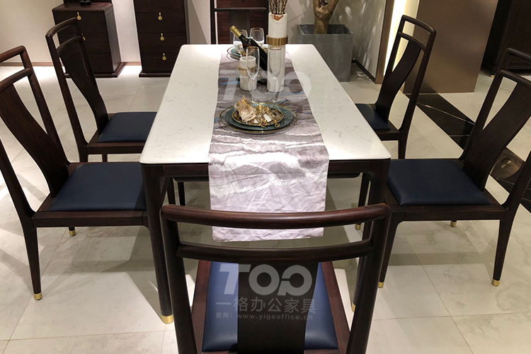 純實(shí)木餐椅進(jìn)口大理石臺(tái)面.jpg 純實(shí)木餐椅進(jìn)口大理石臺(tái)面.jpg