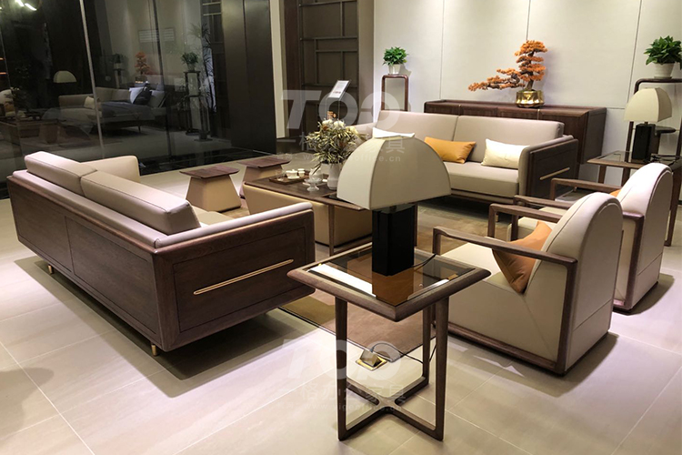 實木真皮辦公沙發(fā).jpg 實木真皮<a href='/zcbgkj.htm' class='keys' title='點擊查看關(guān)于辦公沙發(fā)的相關(guān)信息' target='_blank'>辦公沙發(fā)</a>.jpg