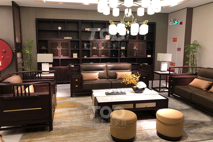 實木真皮洽談沙發(fā).jpg 實木真皮洽談沙發(fā).jpg