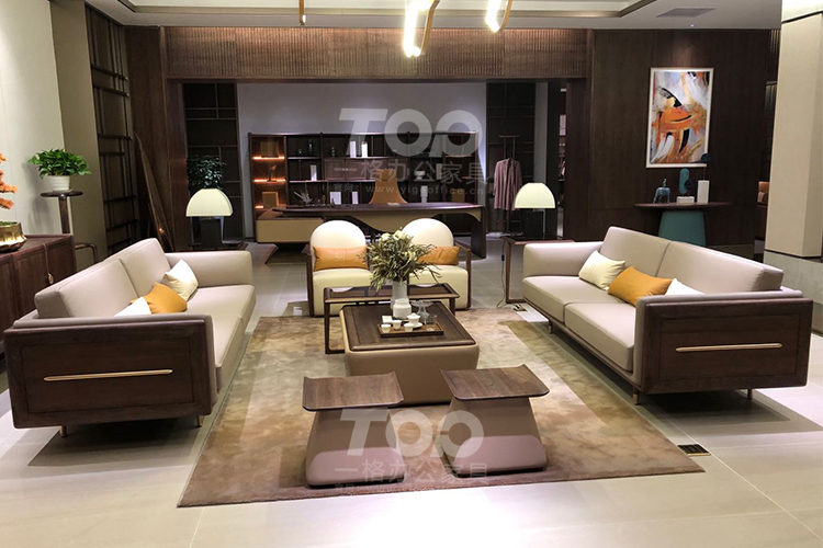 實木真皮沙發(fā).jpg 實木真皮沙發(fā).jpg