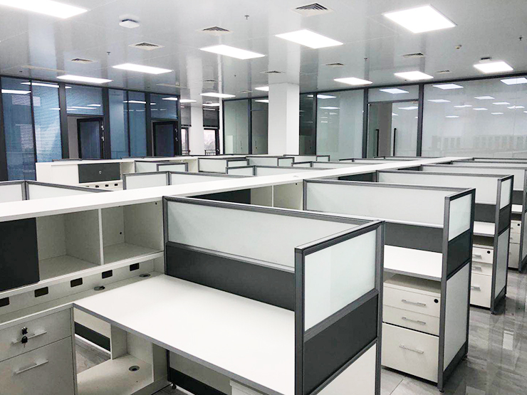 定制屏風(fēng)辦公桌.jpg 定制屏風(fēng)辦公桌.jpg